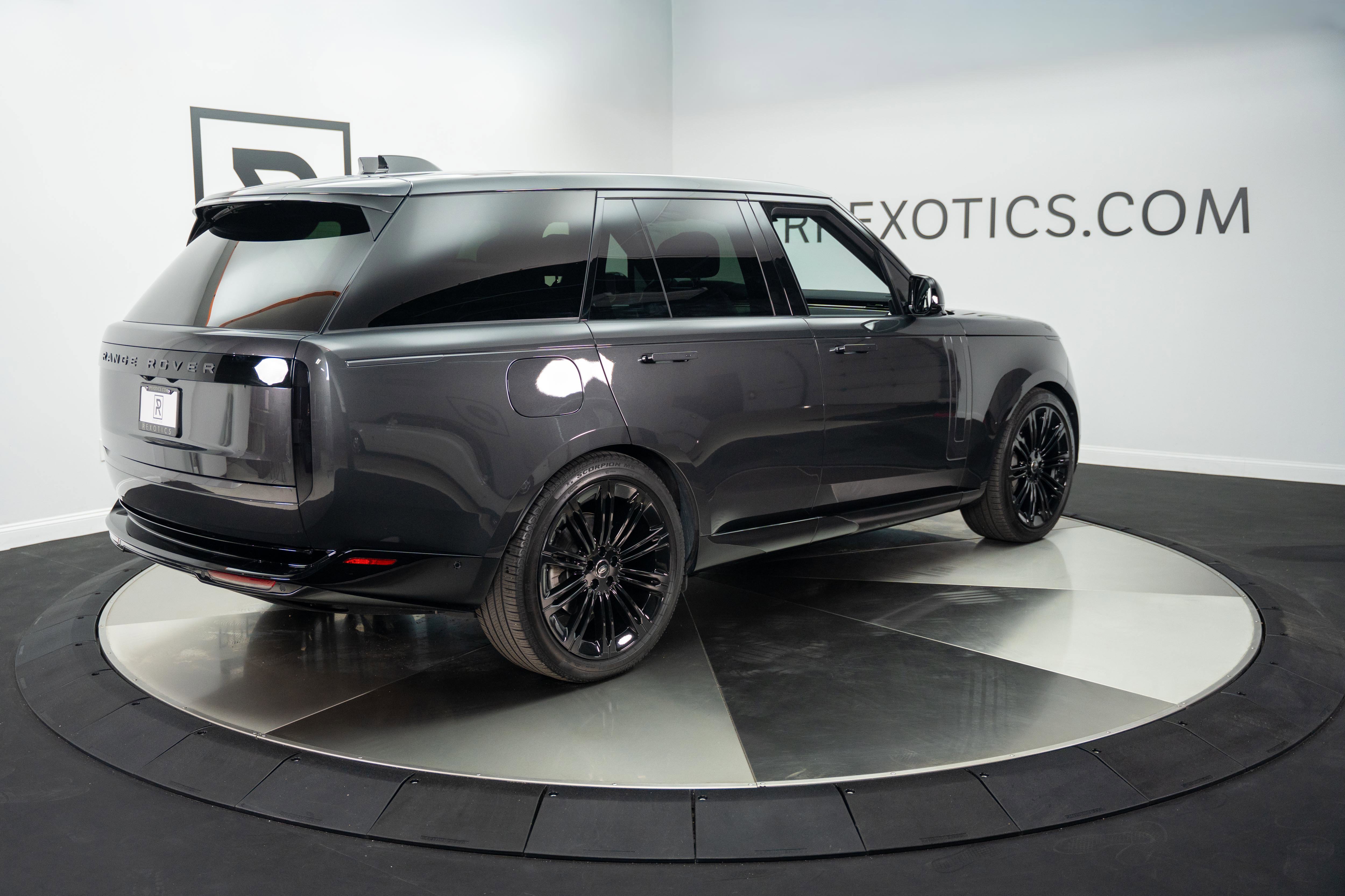 Used 2025 Land Rover Range Rover SE AWD/4WD image 6