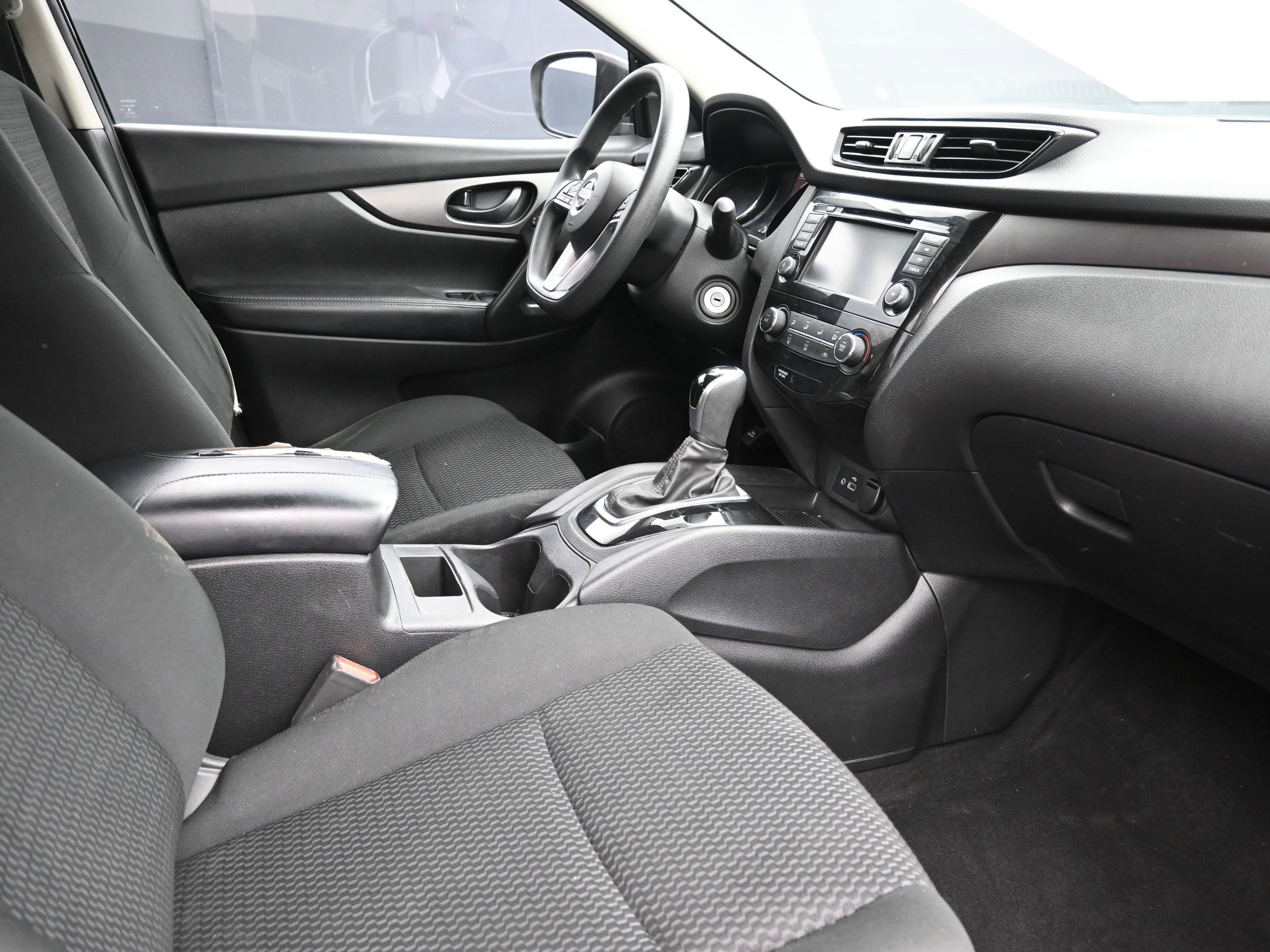 Used 2020 Nissan Rogue Sport S image 26