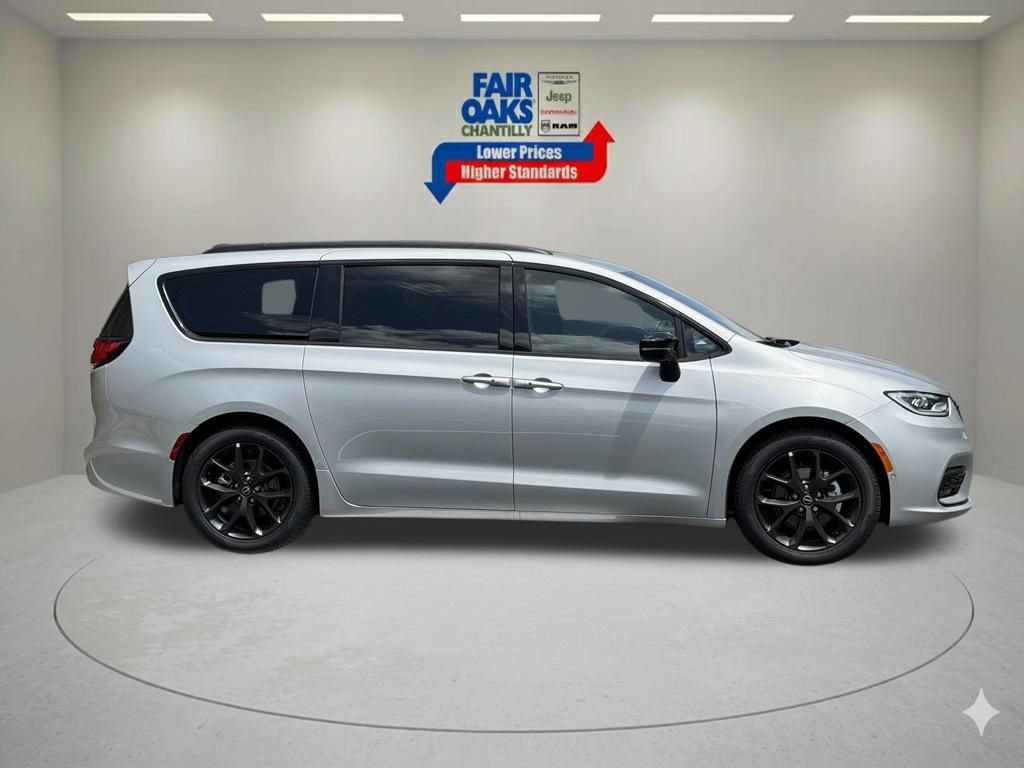New 2026 Chrysler Pacifica Select w/ S Appearance Package FWD image 5