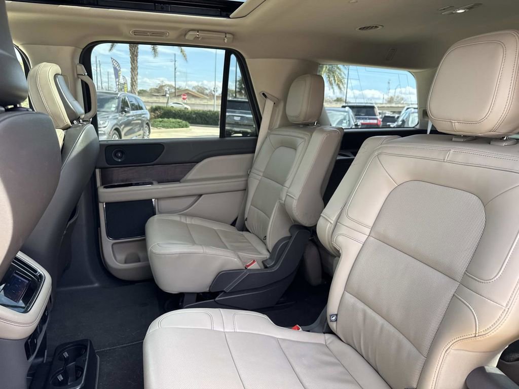Certified 2024 Lincoln Navigator Premiere image 16