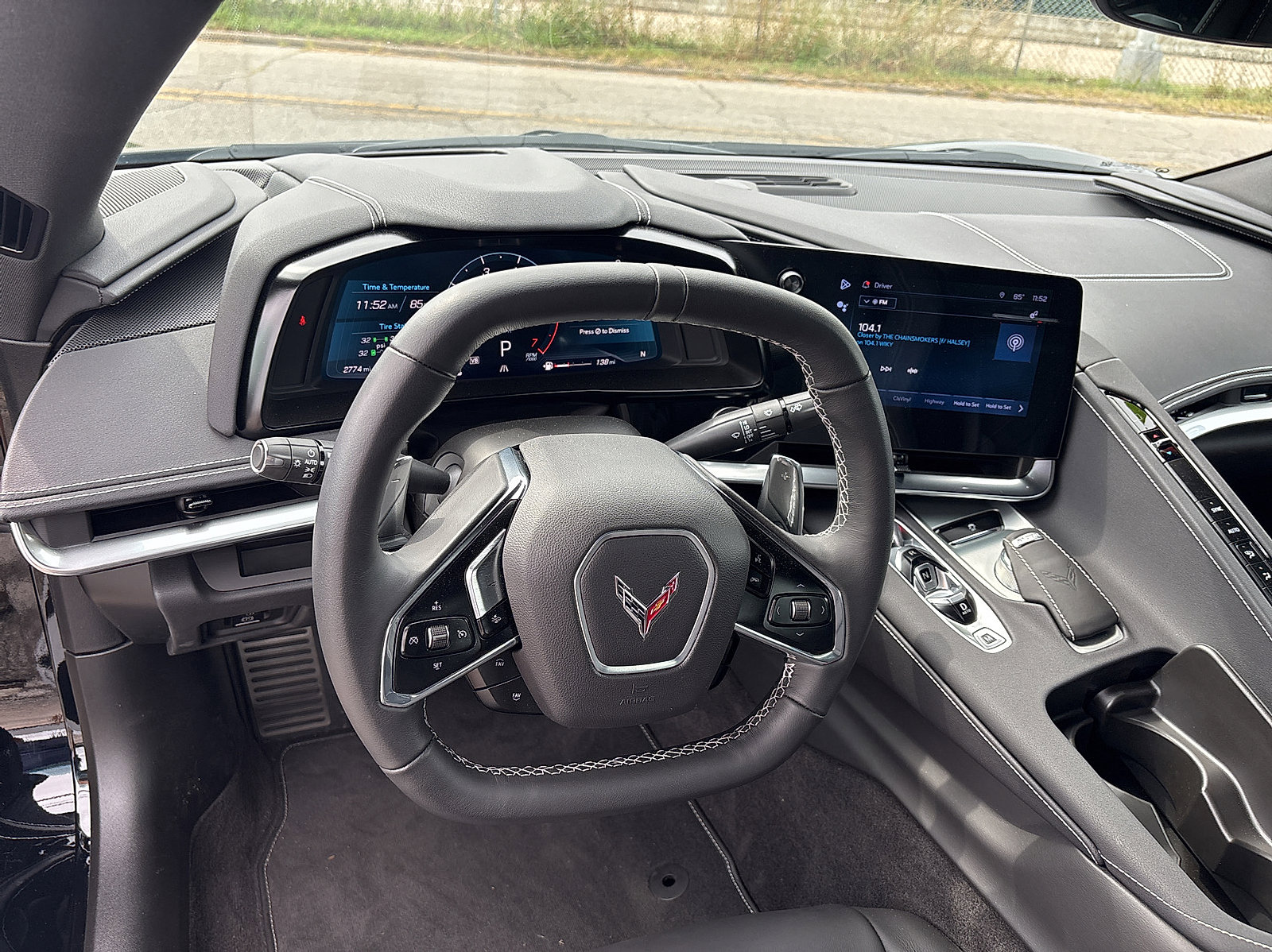 Used 2024 Chevrolet Corvette Stingray Coupe w/ Body-Color Dual Roof Package image 8