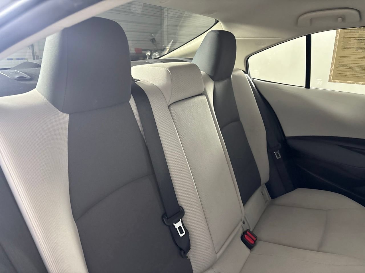 Used 2022 Toyota Corolla LE FWD image 31