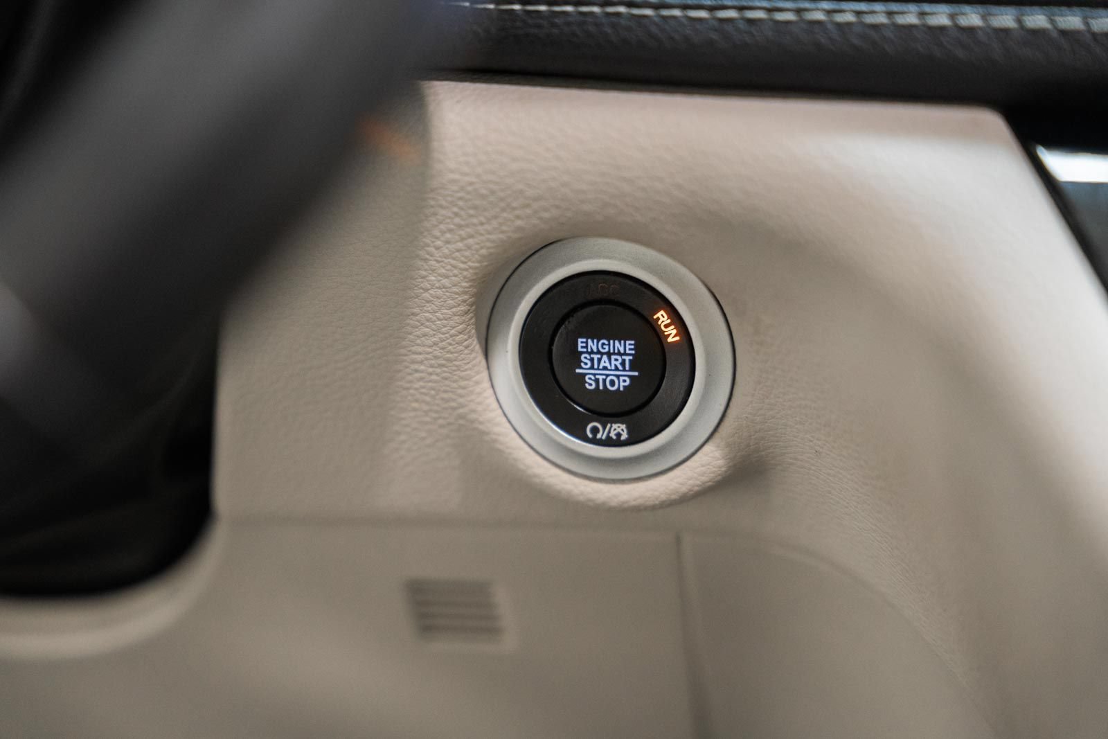 Used 2021 Chrysler Pacifica Touring-L w/ Uconnect Theater Family Group FWD image 32