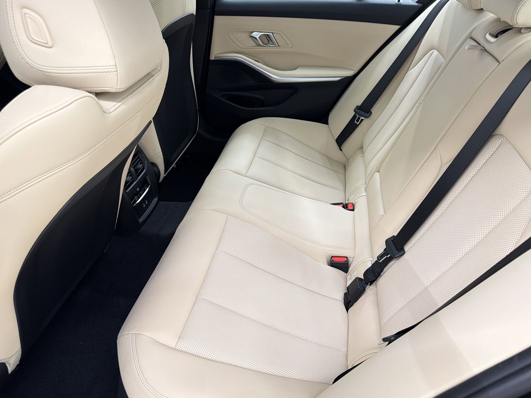 New 2026 BMW 330i Sedan RWD image 14