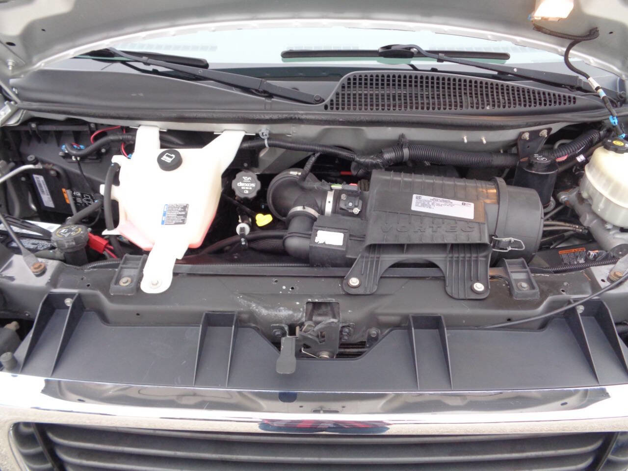 Used 2017 GMC Savana 3500 LT w/ LT Preferred Equipment Group image 16