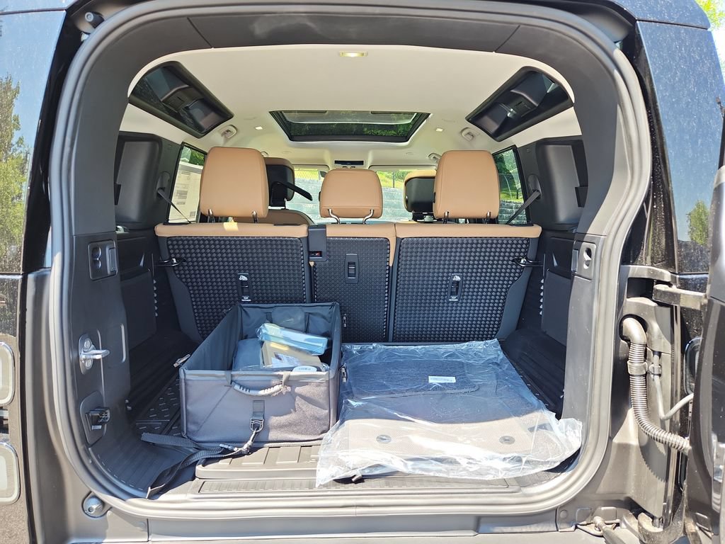 New 2026 Land Rover Defender 110 S AWD/4WD image 13