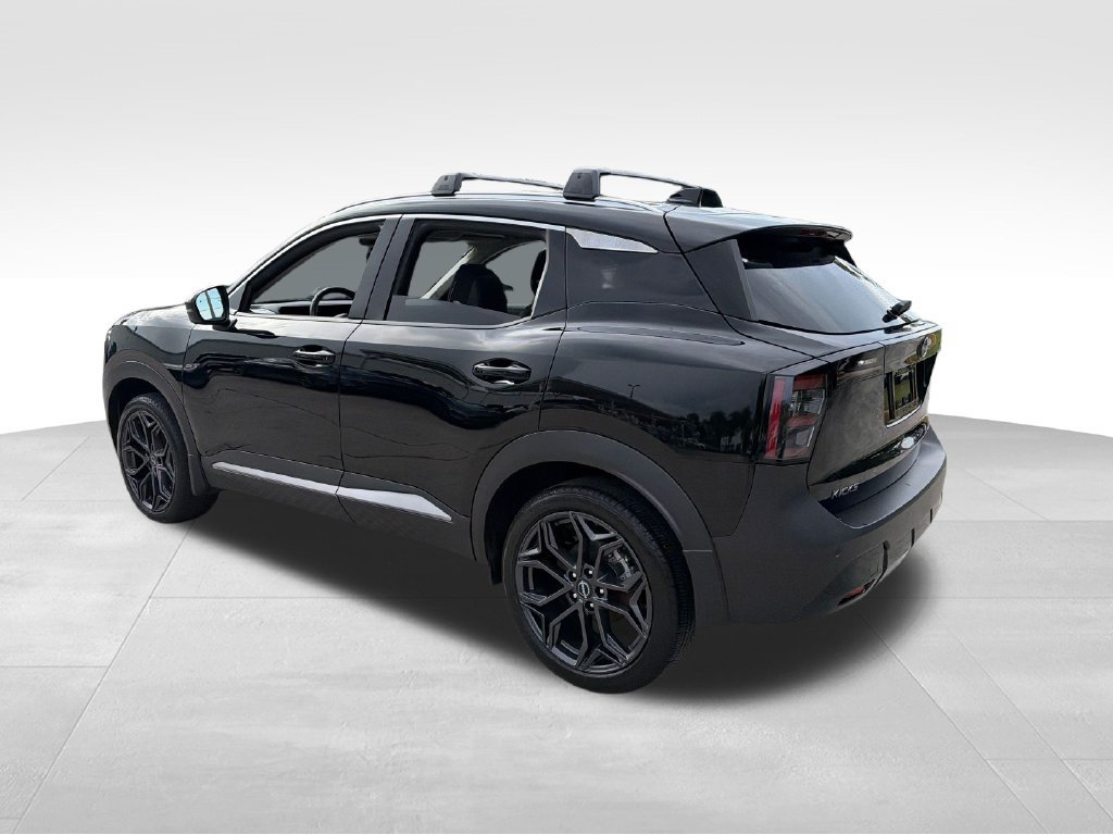 Used 2025 Nissan Kicks SR w/ SR Premium Package FWD image 5