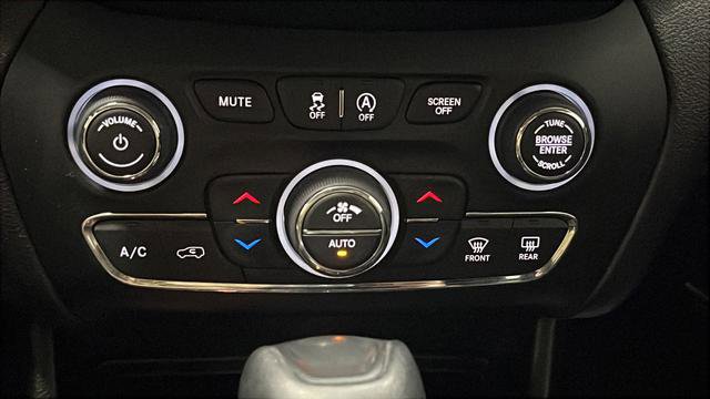 Used 2020 Jeep Cherokee Trailhawk AWD/4WD image 17