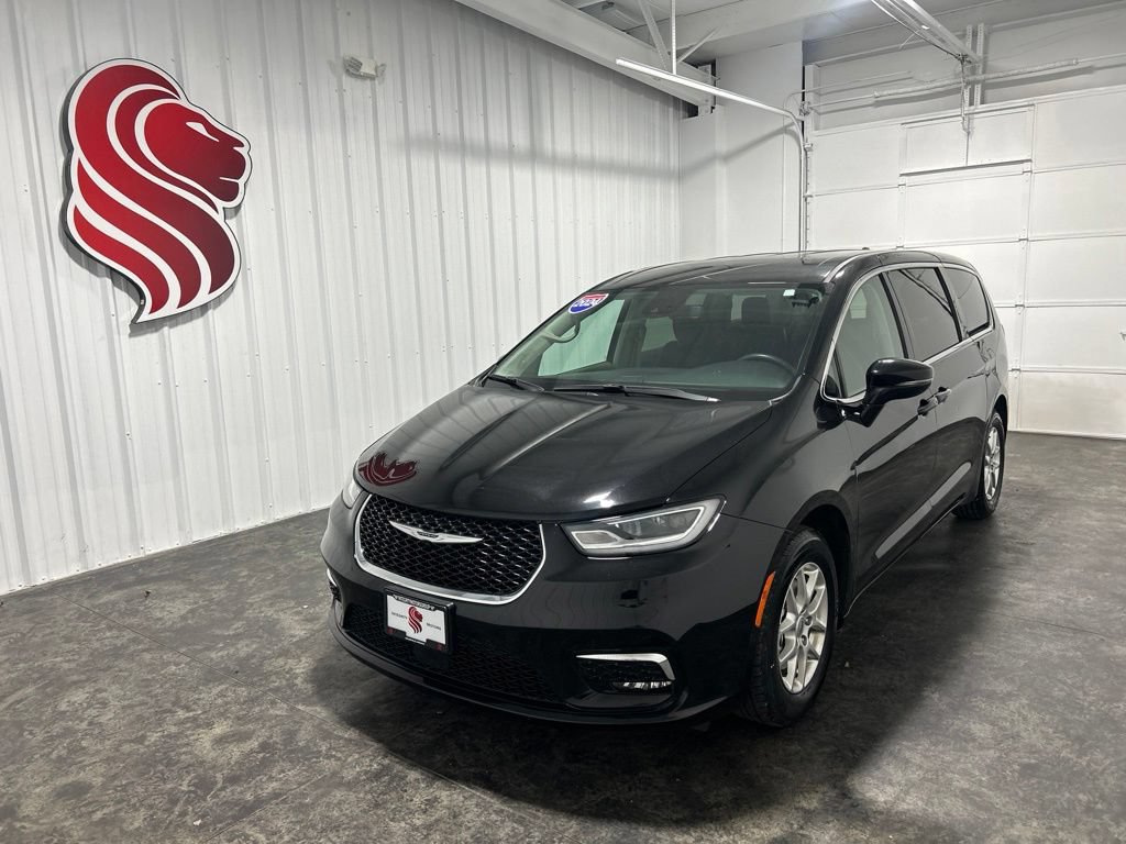 Used 2024 Chrysler Pacifica Touring-L