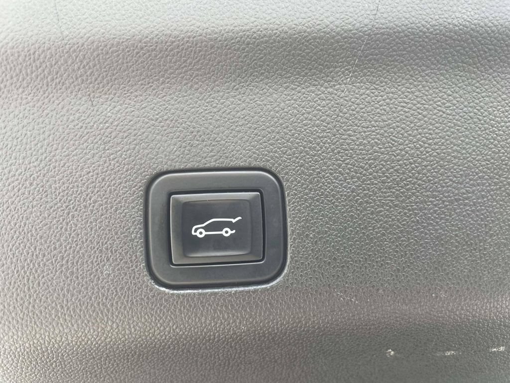 Used 2023 GMC Yukon Denali AWD/4WD image 11