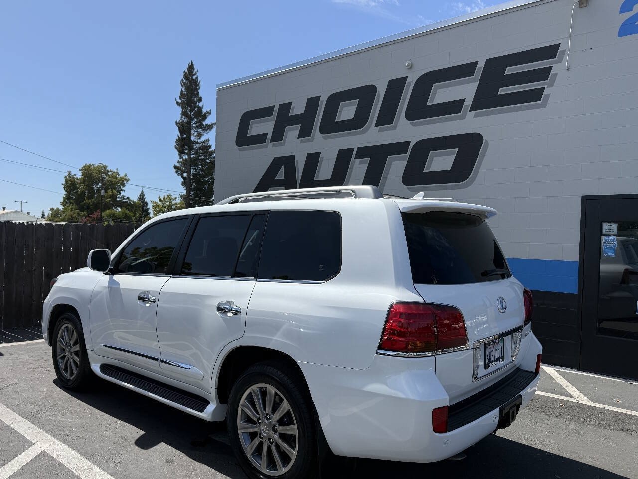 Used 2011 Lexus LX 570 4WD w/ Luxury Pkg w/Pre-crash image 33