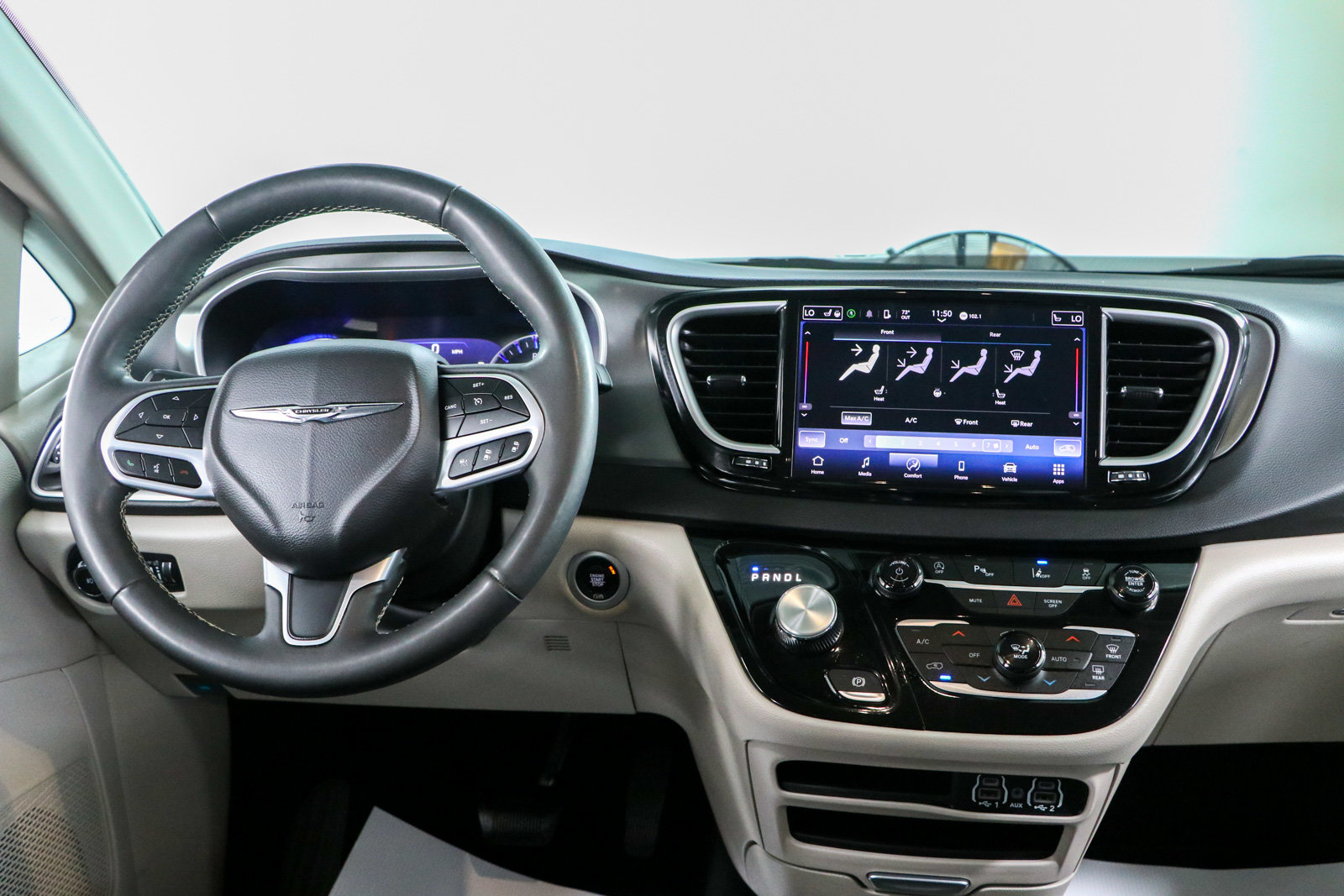 Used 2024 Chrysler Pacifica Touring-L FWD image 17