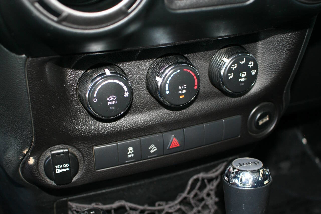 Used 2018 Jeep Wrangler Unlimited Sport w/ Connectivity Group image 18