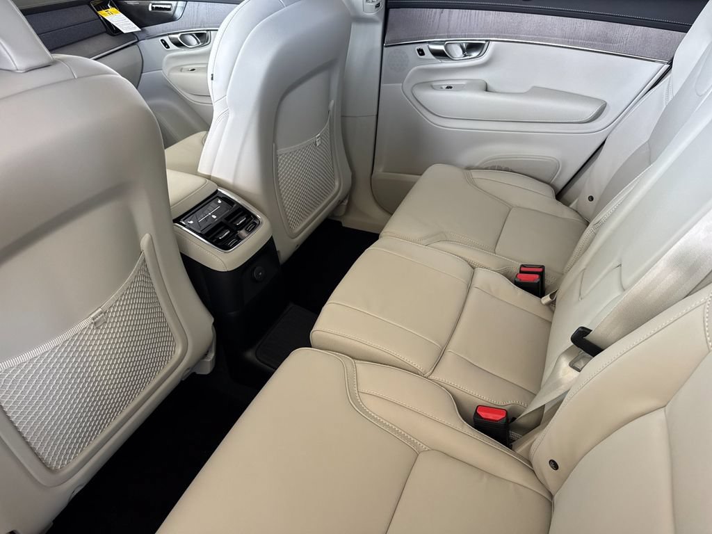 New 2026 Volvo XC90 T8 Ultra w/ Protection Package Premier AWD/4WD image 11