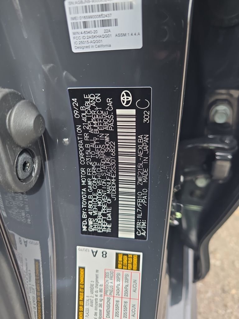 Used 2025 Toyota Corolla LE AWD/4WD image 30