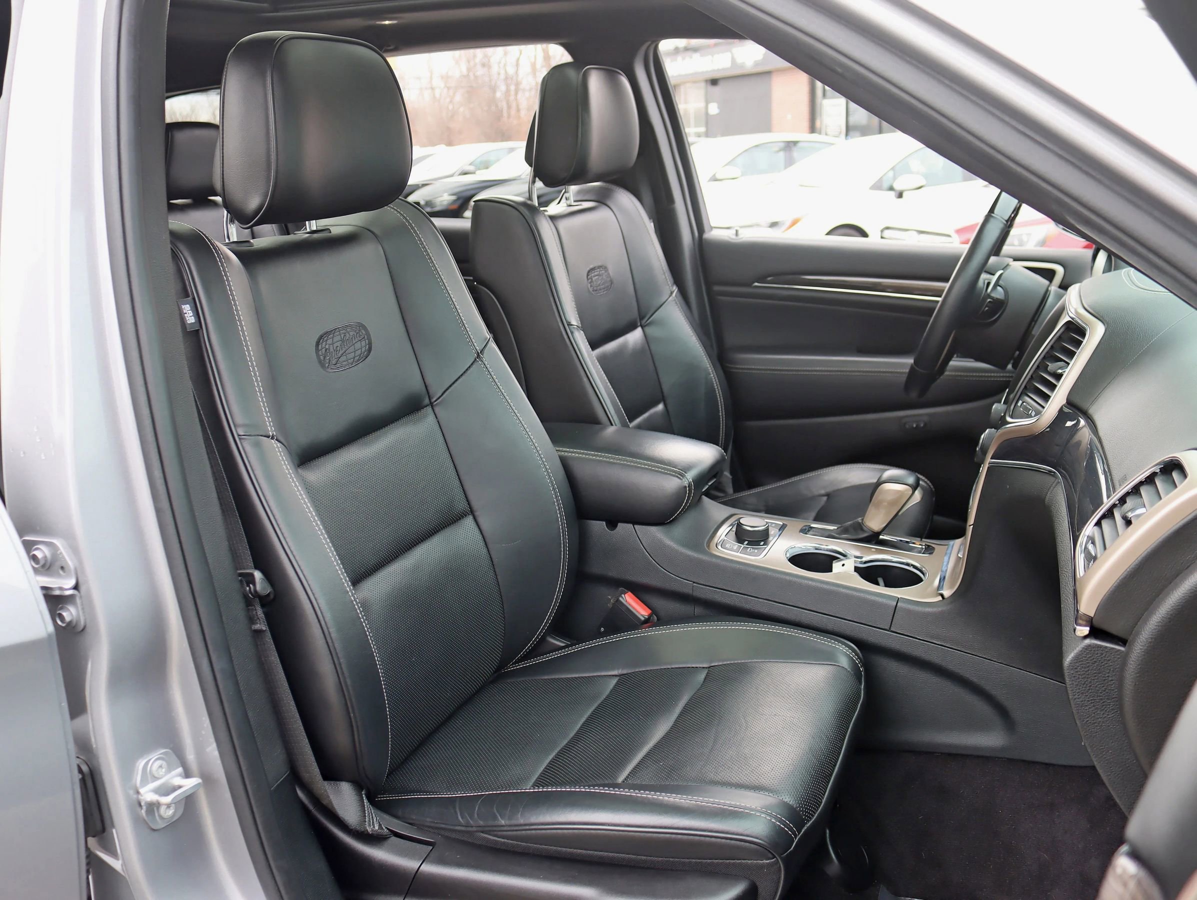 Used 2017 Jeep Grand Cherokee Overland AWD/4WD image 31
