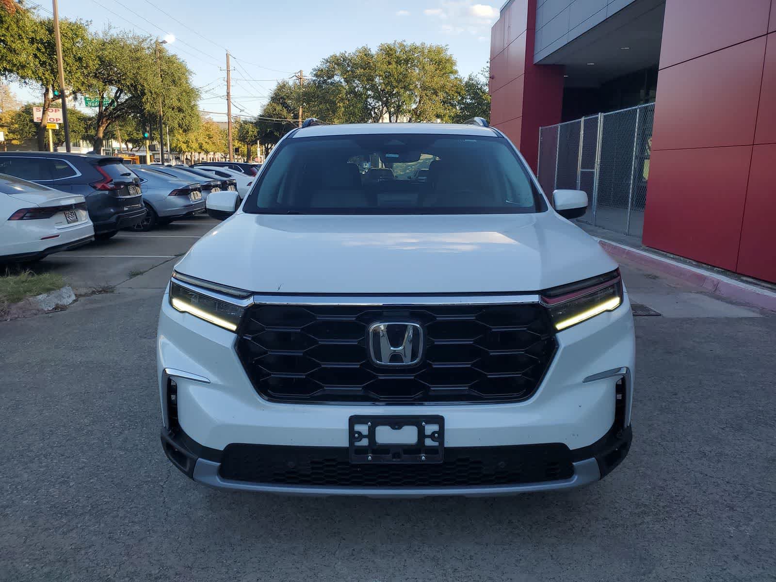Used 2025 Honda Pilot Touring image 8