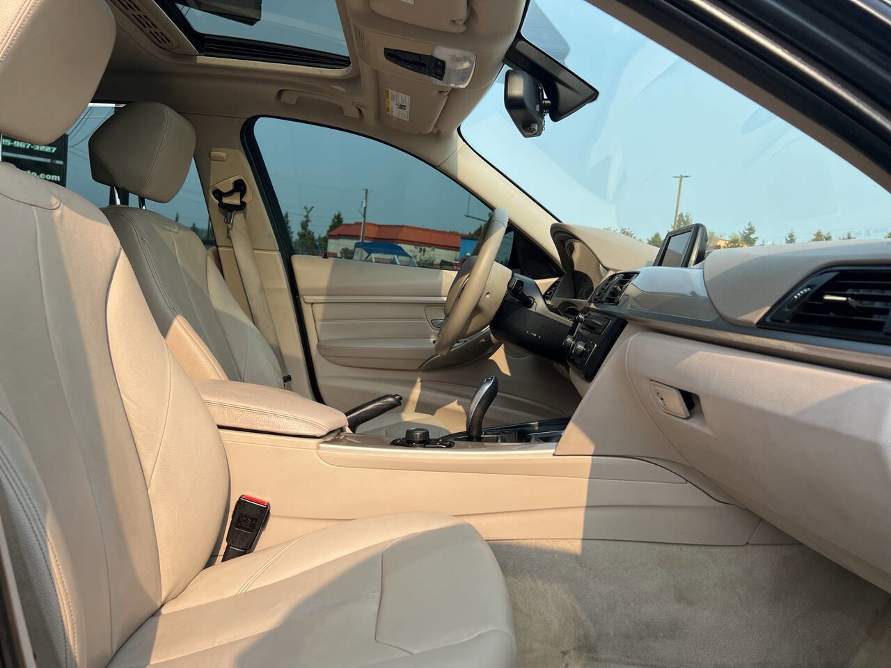 Used 2012 BMW 328i Sedan w/ Premium Pkg image 16