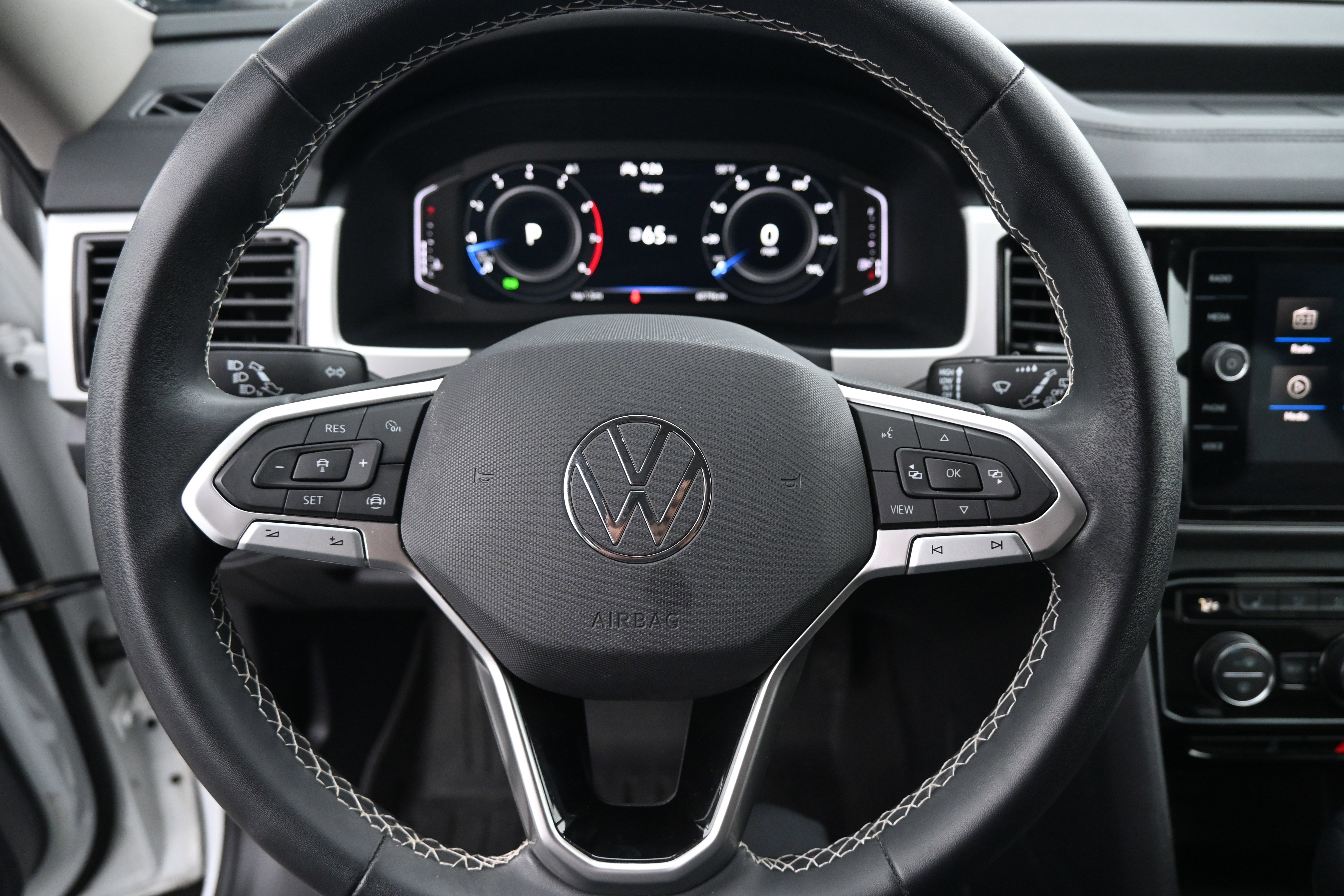 Used 2023 Volkswagen Atlas SE w/ Black Wheel Package image 18