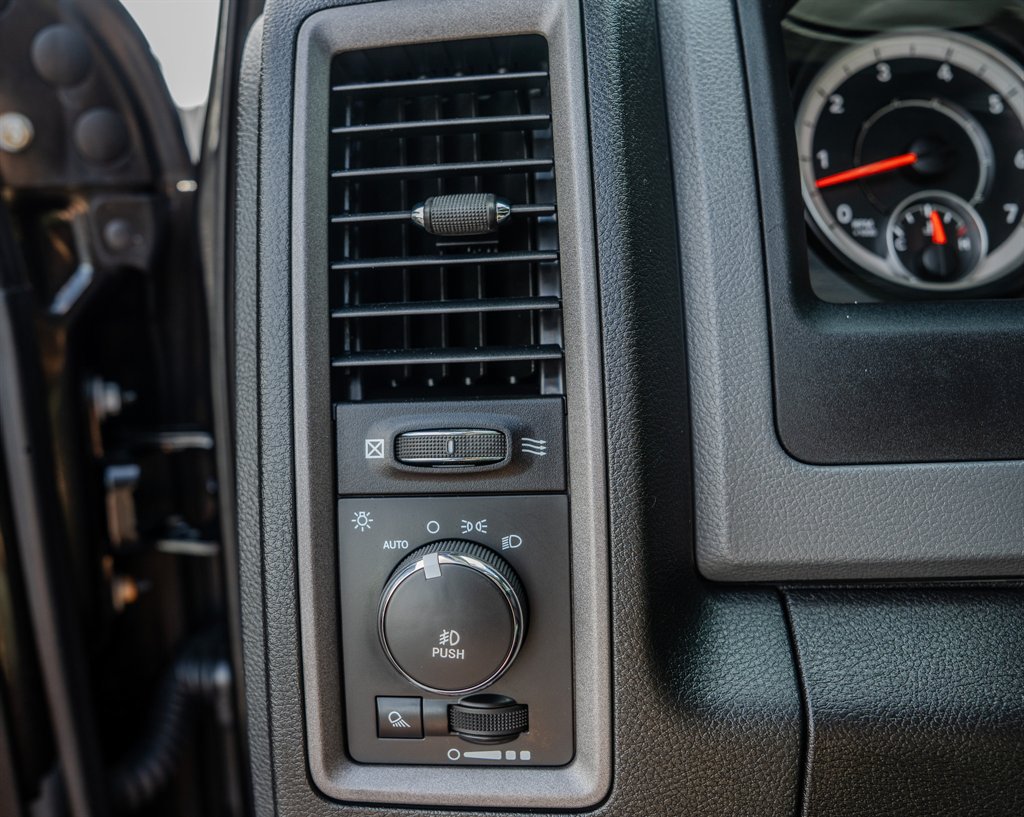Used 2016 RAM 1500 Express w/ Popular Equipment Group AWD/4WD image 18