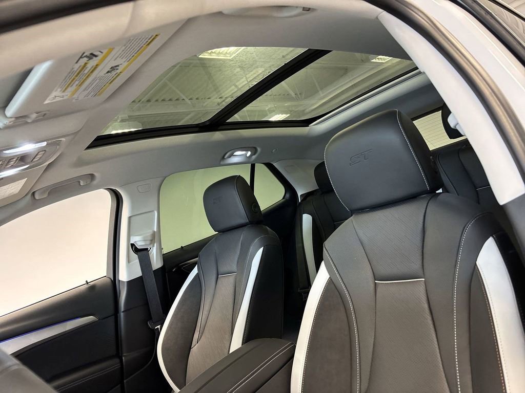 New 2025 Buick Envision Sport Touring image 23