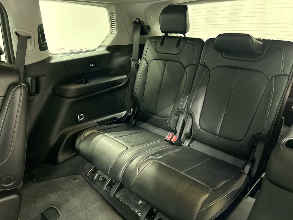 Certified 2023 Jeep Grand Cherokee L Limited image 21