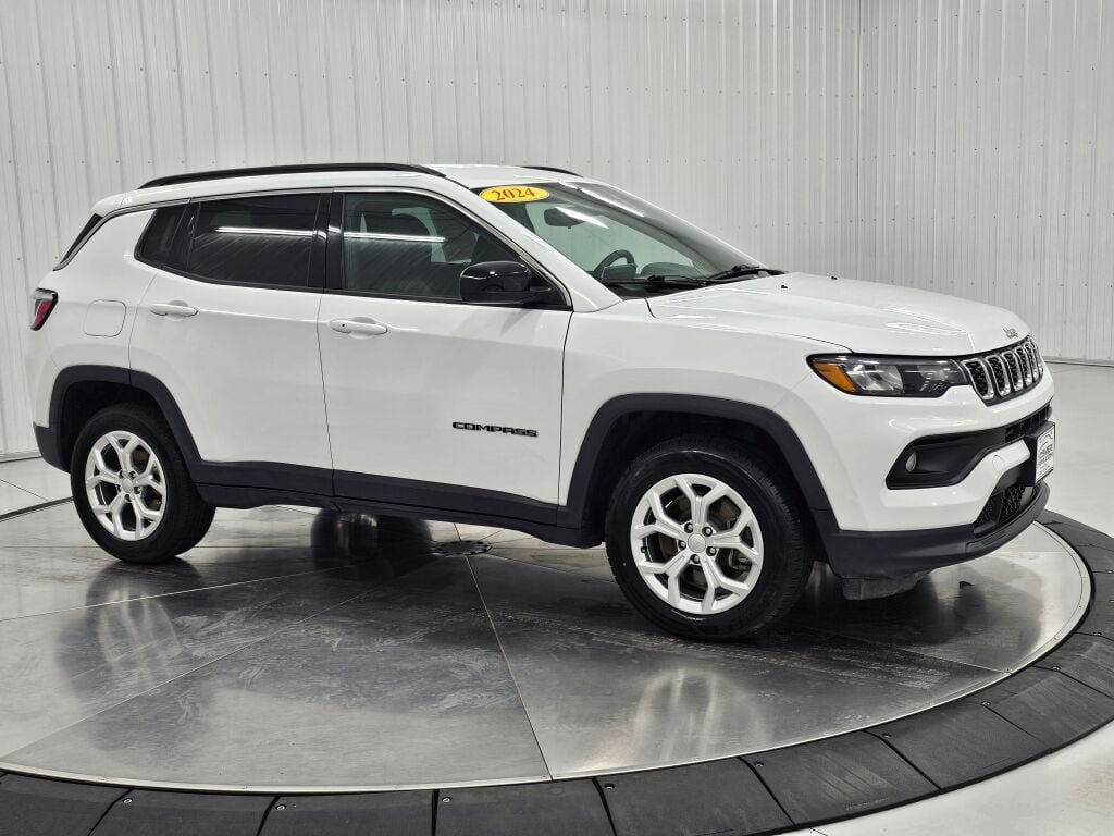 Used 2024 Jeep Compass Latitude AWD/4WD image 7
