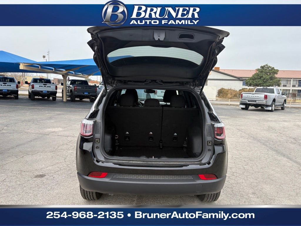 Used 2024 Jeep Compass Sport image 8