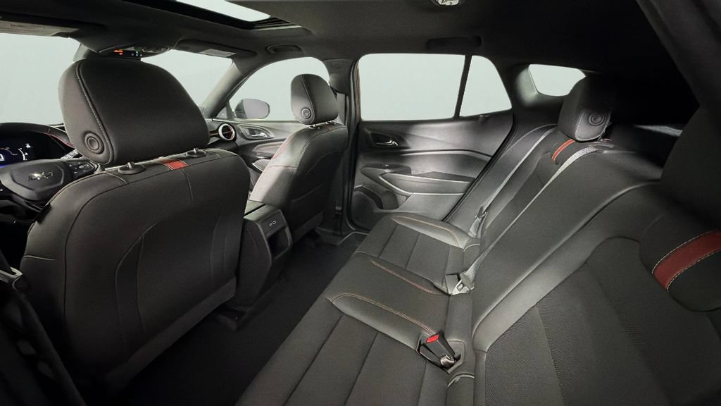 Certified 2024 Chevrolet Trax RS w/ Sunroof Package FWD image 28