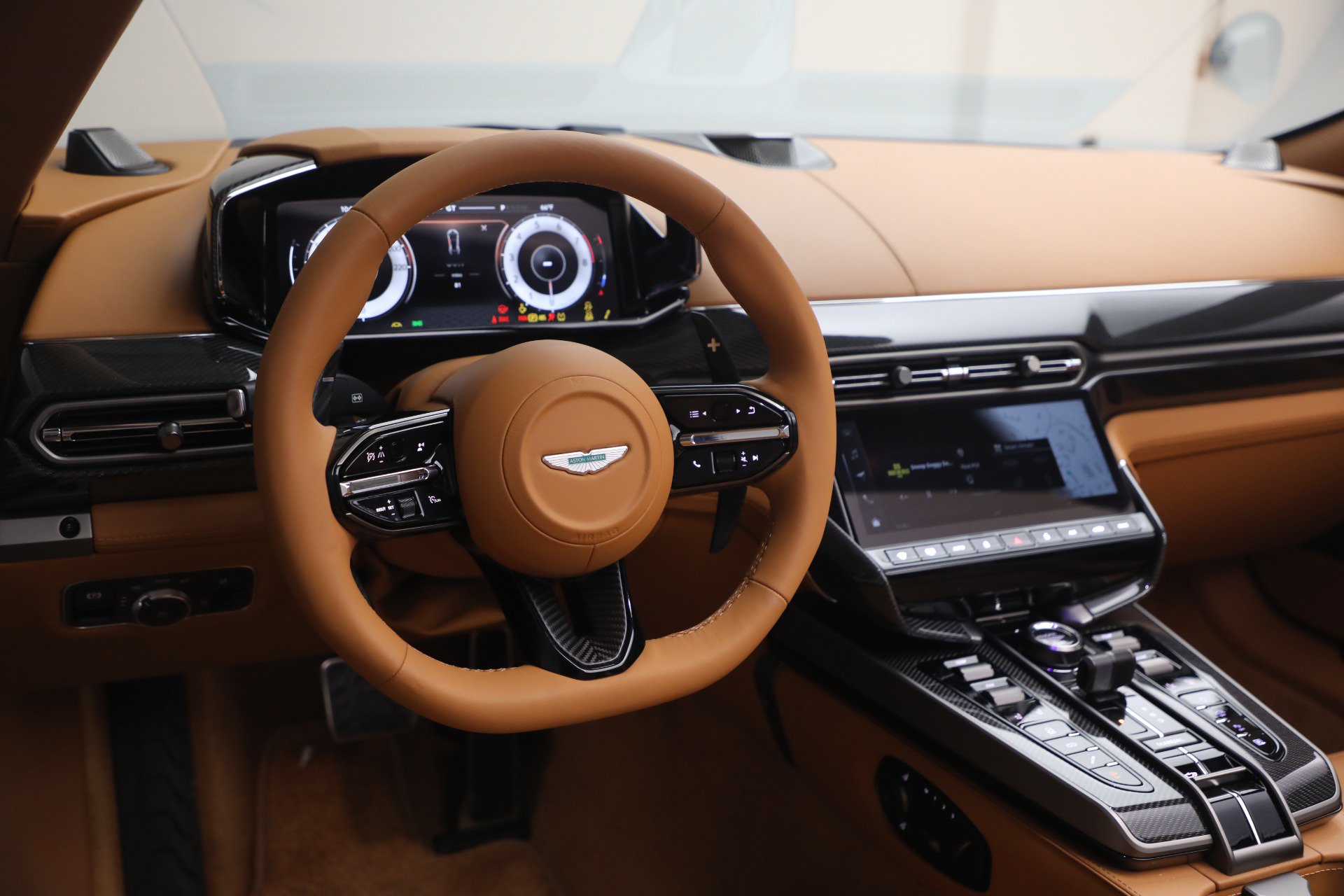 New 2026 Aston Martin Vanquish Convertible RWD image 29