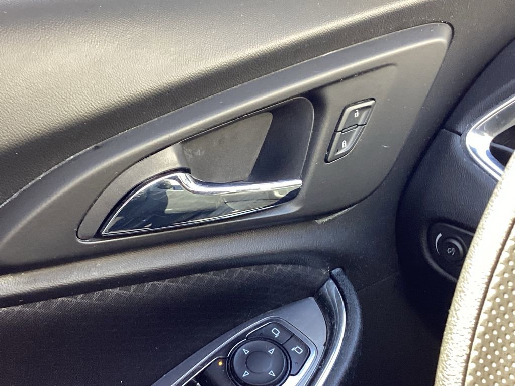 Used 2020 Chevrolet Malibu LT image 40