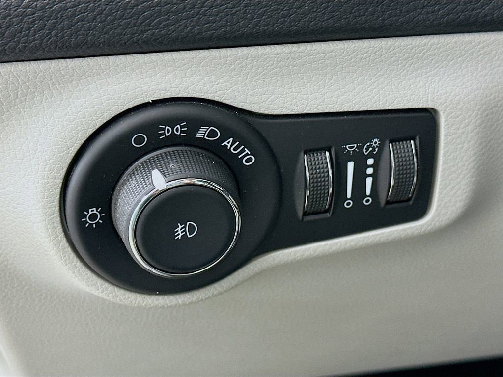 Certified 2021 Jeep Compass Limited AWD/4WD image 17