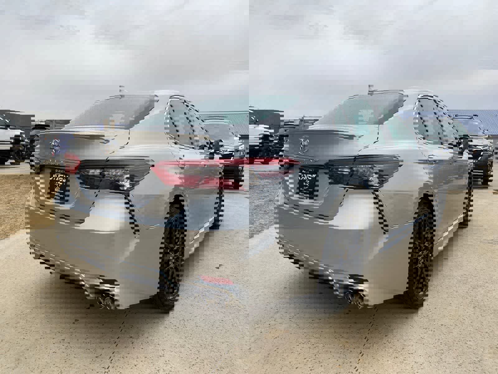 Used 2022 Toyota Camry XSE image 6