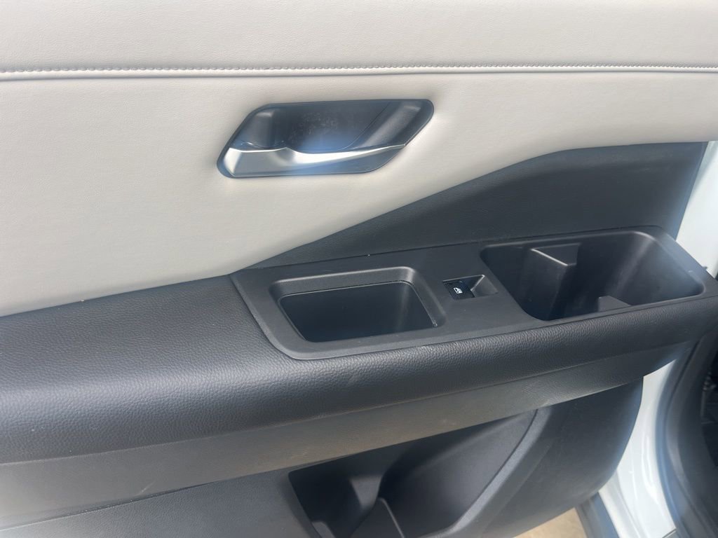 Used 2023 Nissan Pathfinder SL w/ Lighting Package (N92) image 28