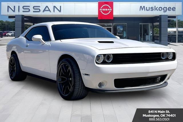 Used 2018 Dodge Challenger SXT w/ Blacktop Package RWD image 1