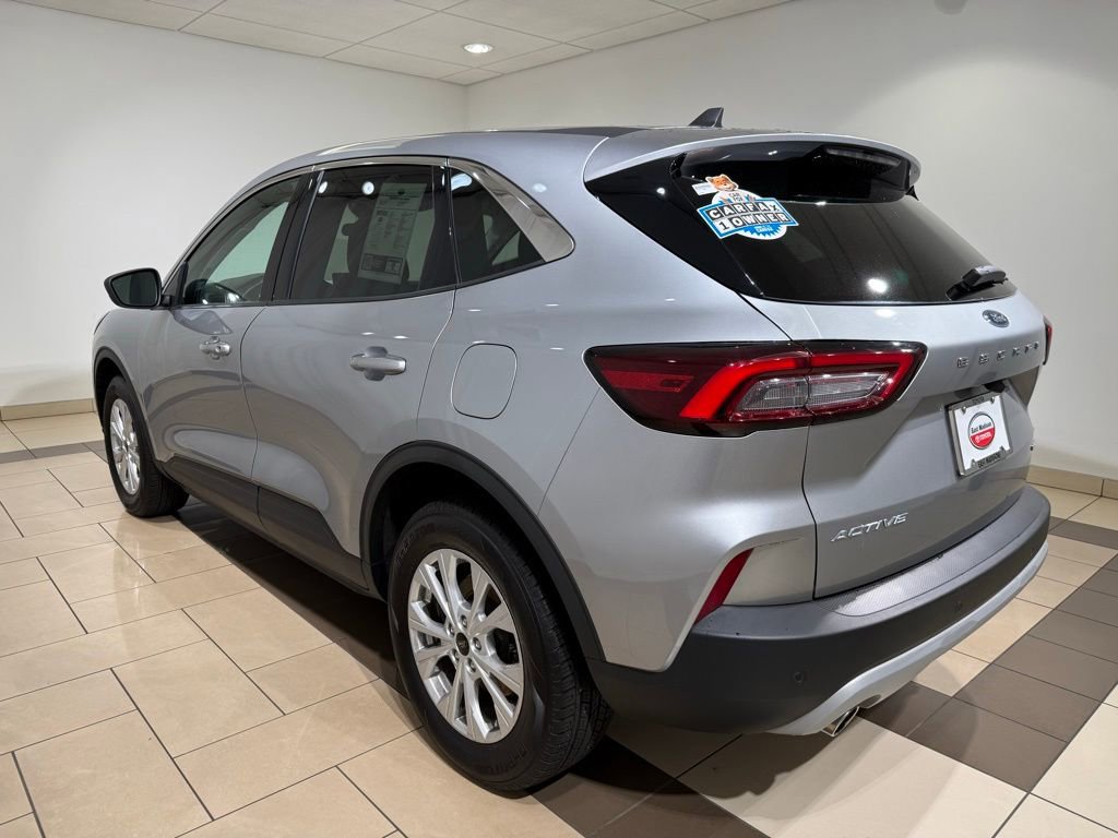 Used 2023 Ford Escape Active w/ Tech Pack #1 AWD/4WD image 3