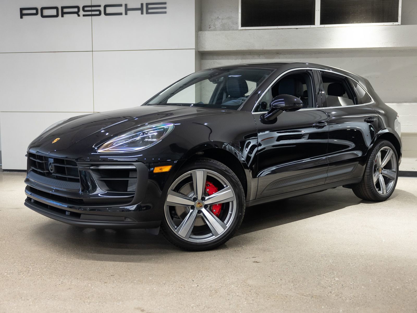 Certified 2025 Porsche Macan S image 1