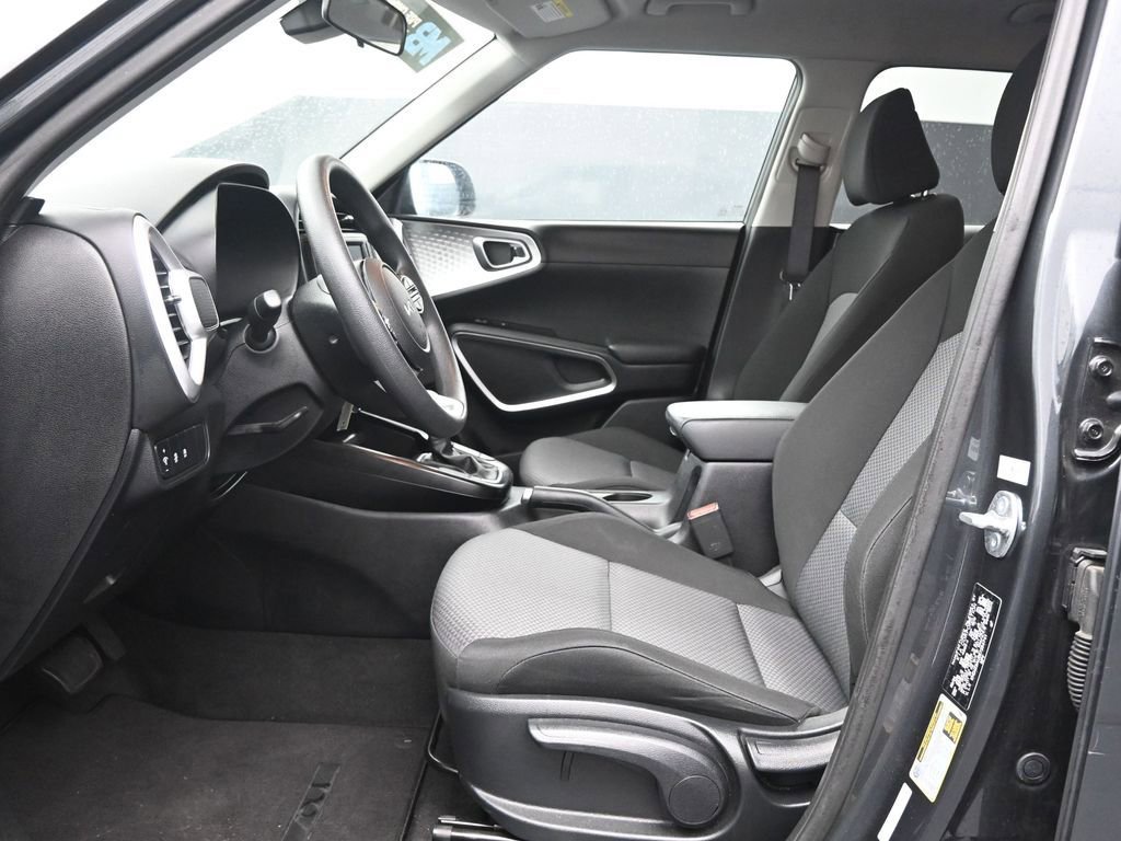 Used 2025 Kia Soul LX w/ LX Technology Package image 20