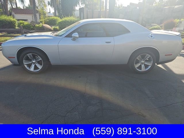 Used 2019 Dodge Challenger SXT w/ Driver Convenience Group RWD image 1