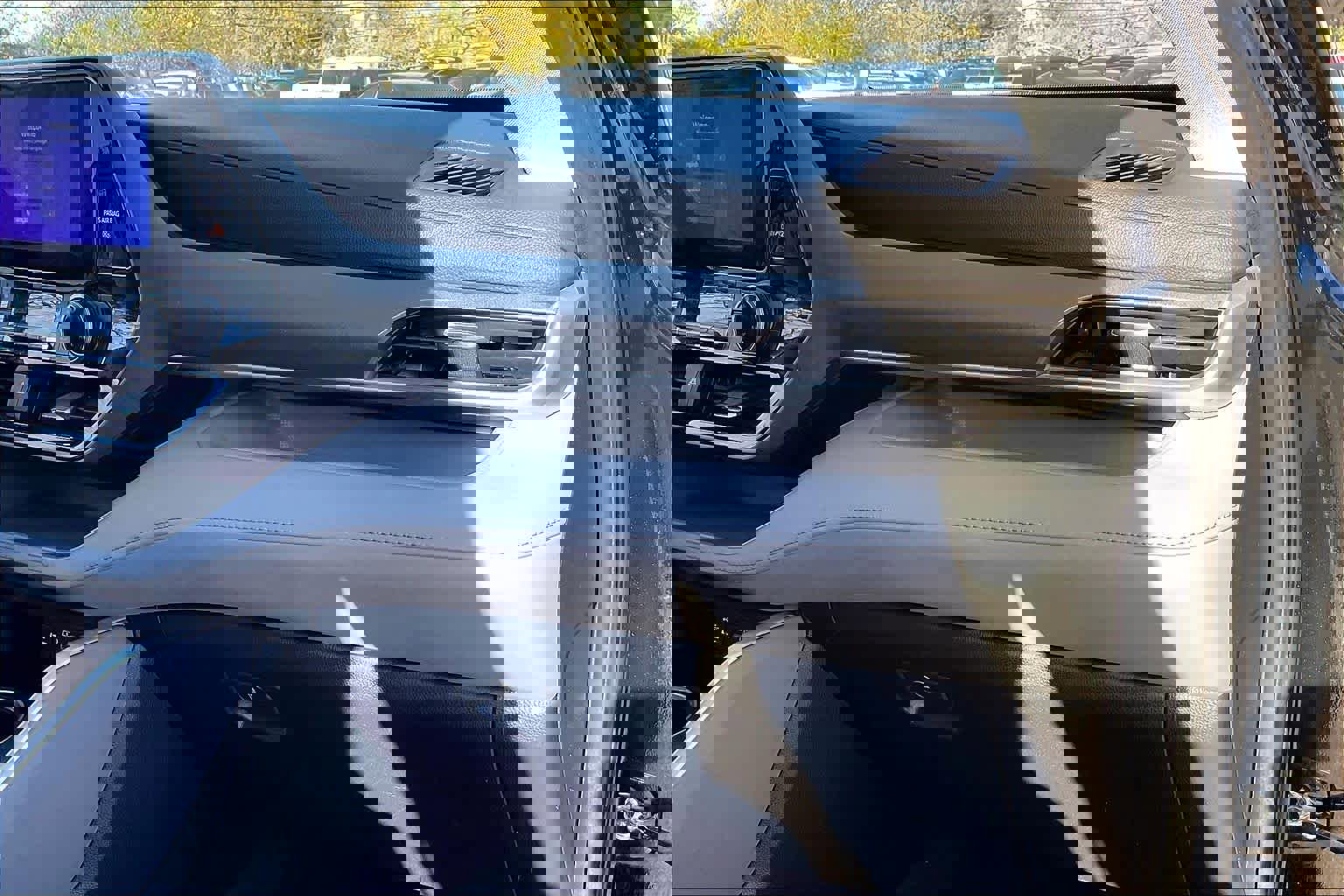 Used 2023 Toyota Highlander LE image 17