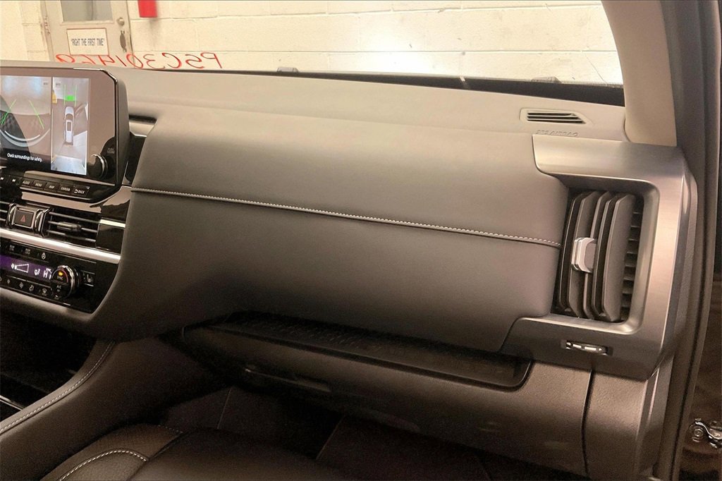 Certified 2025 Nissan Pathfinder SL image 15