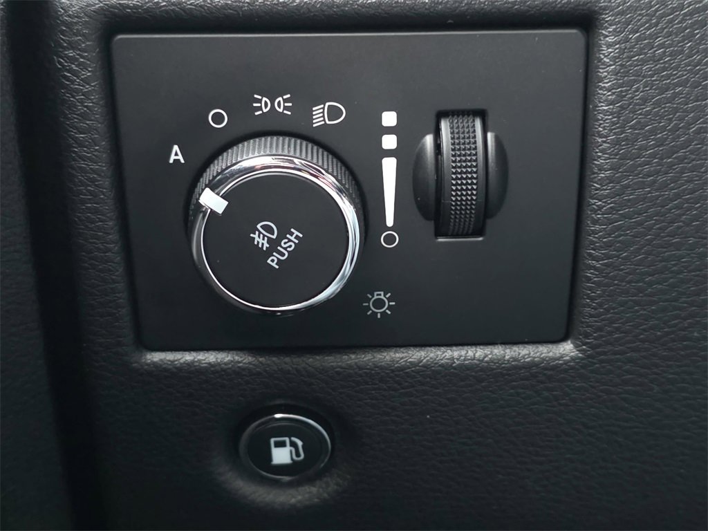 Used 2018 Jeep Grand Cherokee Laredo image 29