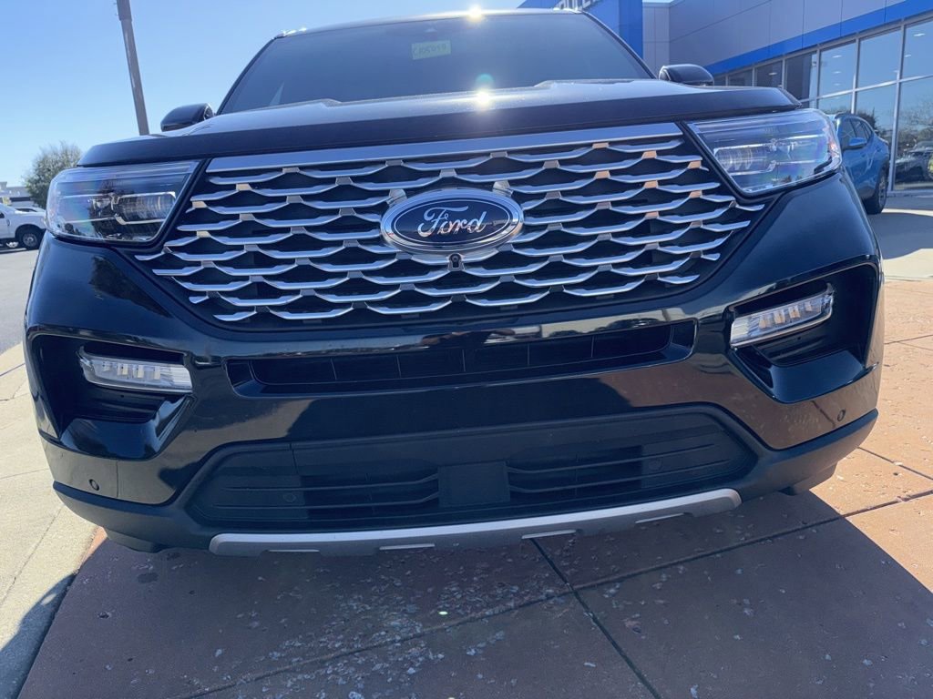 Used 2022 Ford Explorer Platinum w/ Equipment Group 601A image 2