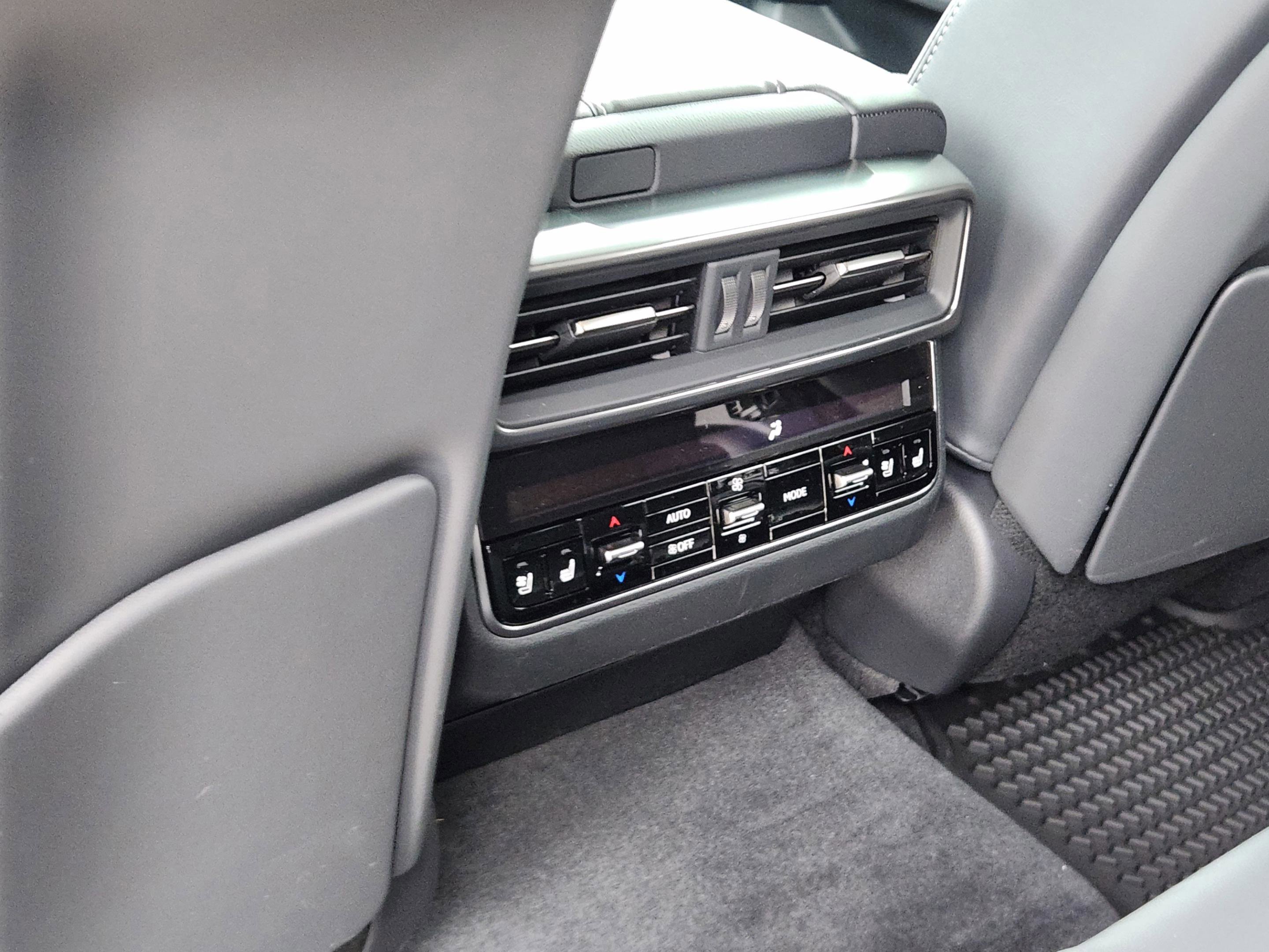 New 2026 Lexus LX 600 4WD w/ Luxury Package image 18