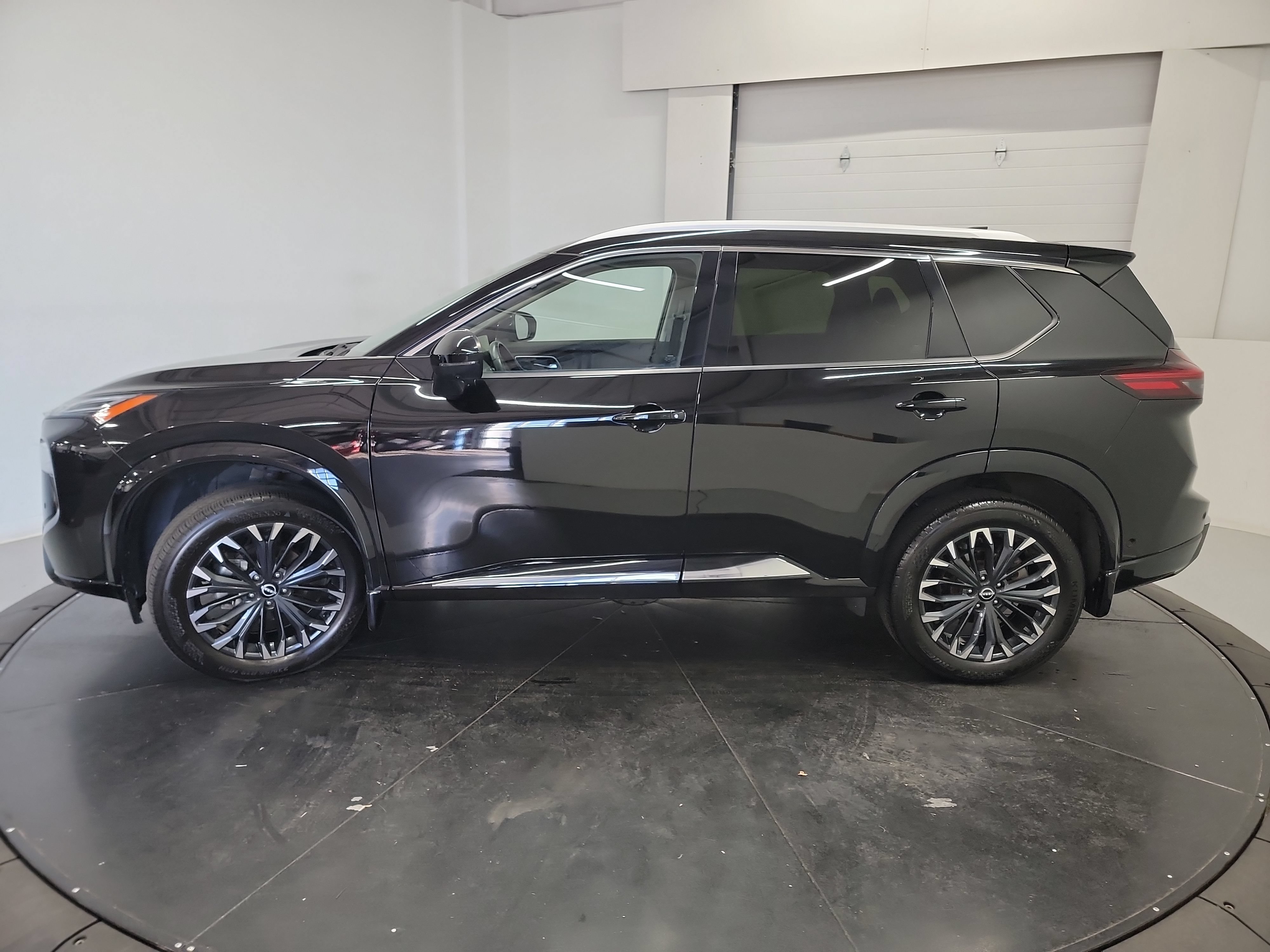 Used 2024 Nissan Rogue Platinum w/ Platinum Premium Package AWD/4WD image 4