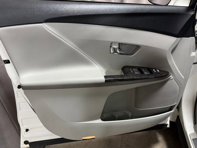 Used 2015 Toyota Venza LE AWD/4WD image 12