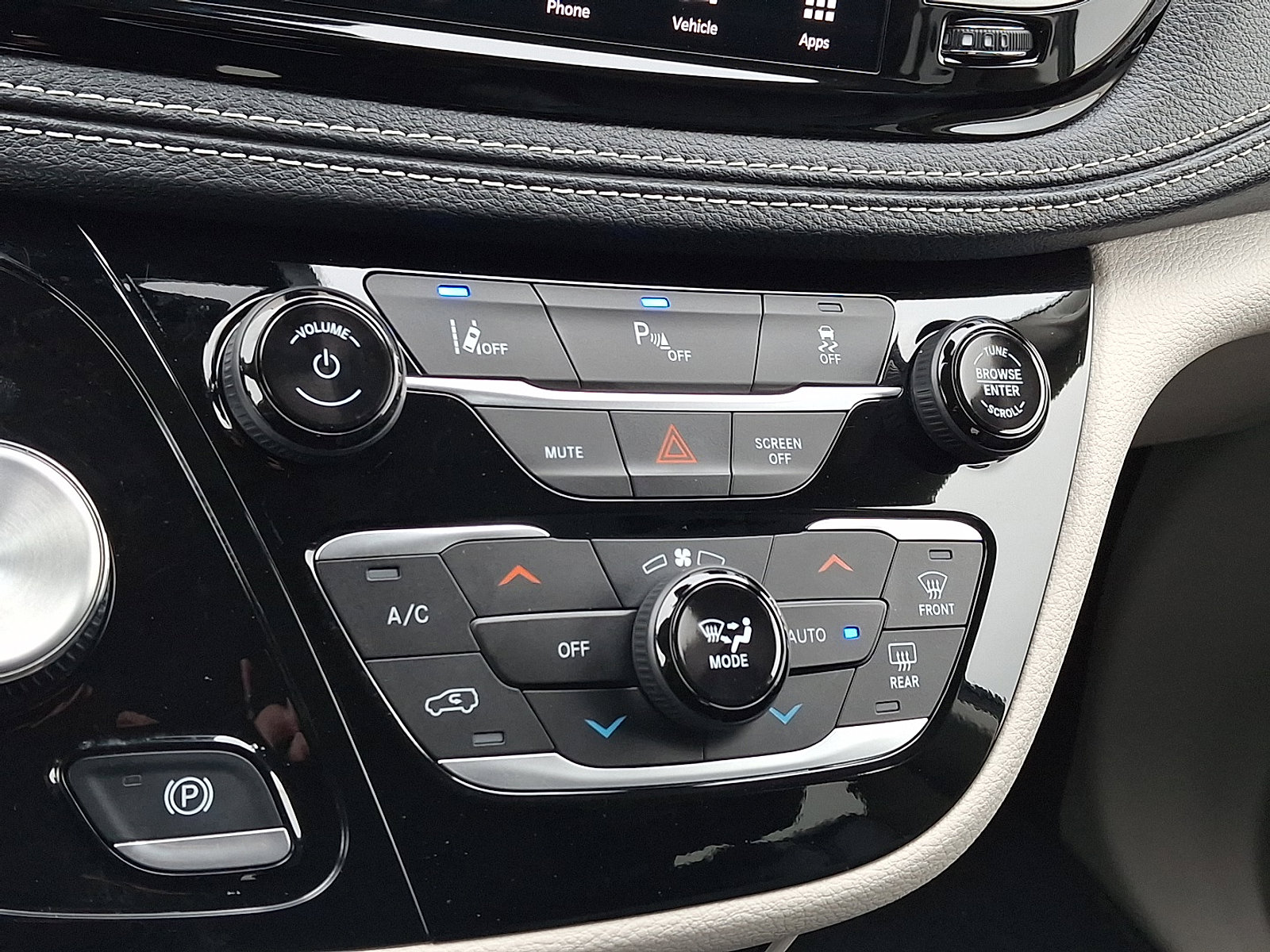 Used 2024 Chrysler Pacifica Select image 22