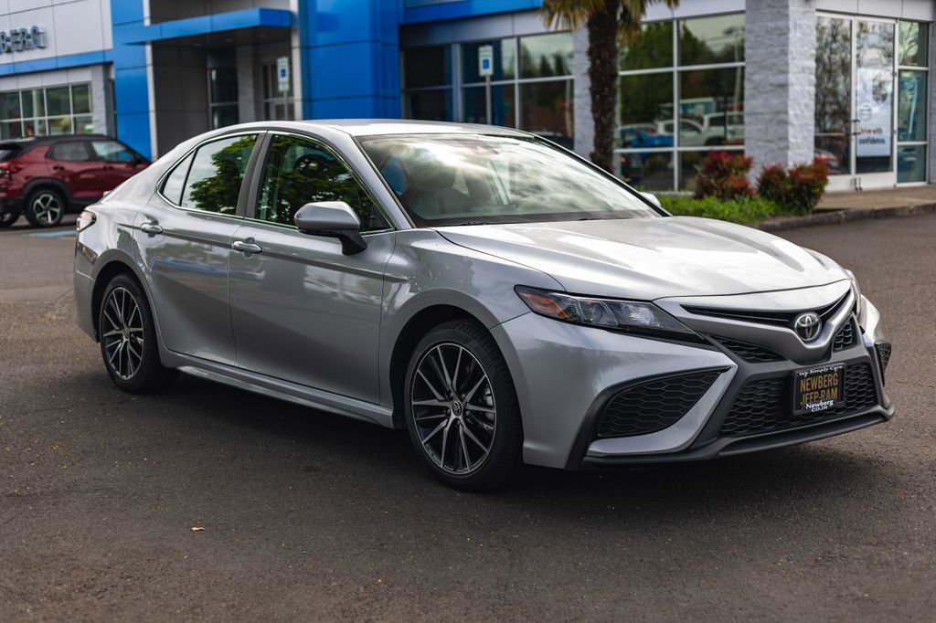 Used 2024 Toyota Camry SE FWD image 8