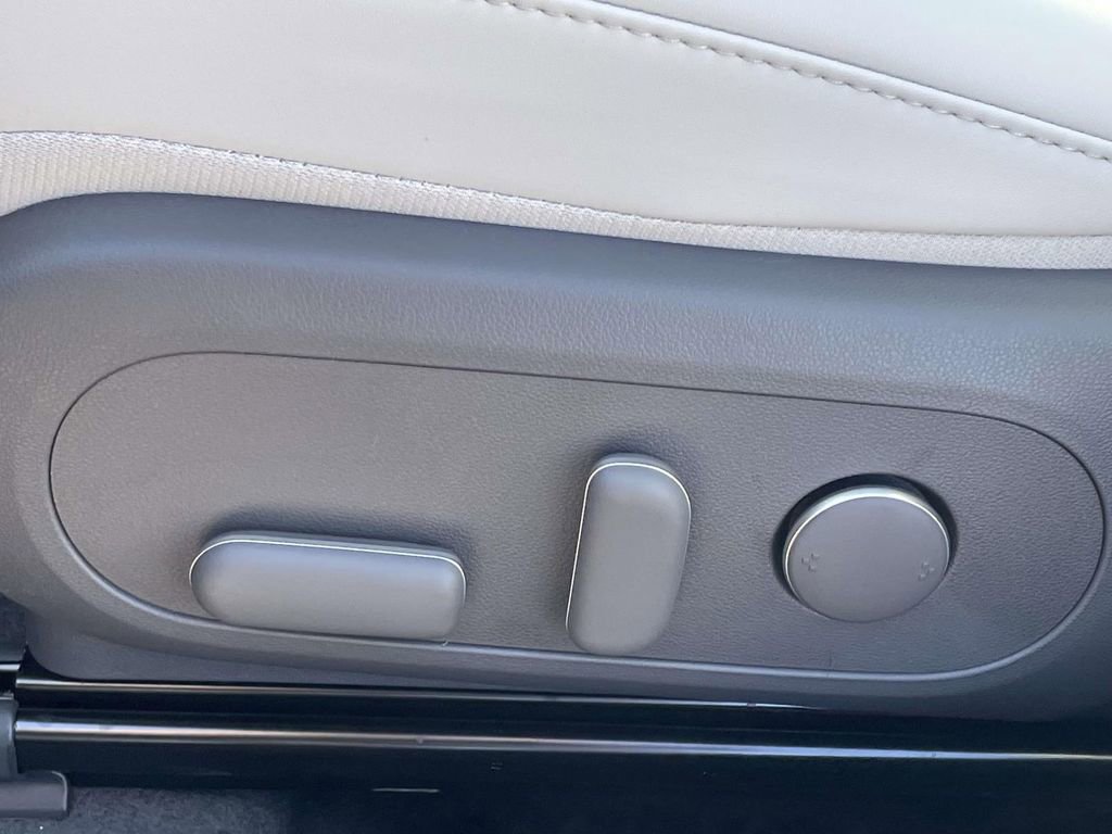 New 2026 Hyundai Kona SEL Premium image 16