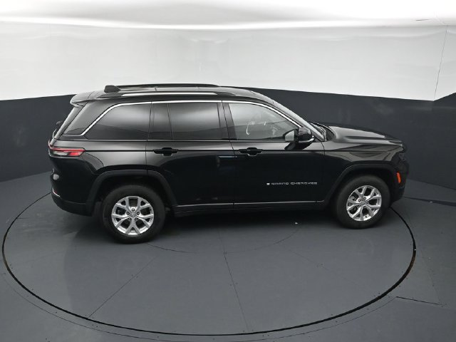 Used 2023 Jeep Grand Cherokee Limited w/ Luxury Tech Group II AWD/4WD image 18